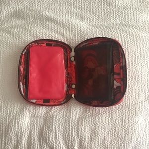 Makeup/jewelry travel case.